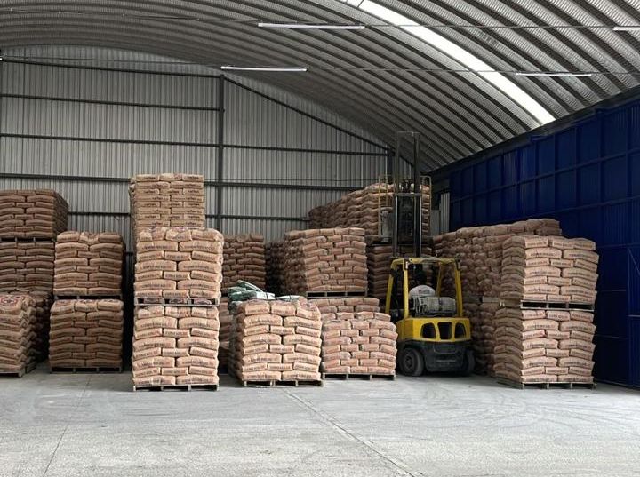 Instalaciones y almacenamiento de bultos de cemento